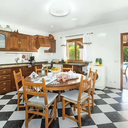 Valero - Beautiful Spacious Close To Town Pollença