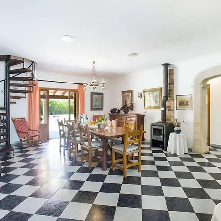 Vakantiehuis Valero - Beautiful Spacious Close To Town *