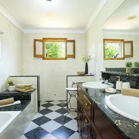 Vakantiehuis Valero - Beautiful Spacious Close To Town *